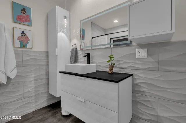 $4,000 | 4611 East Desert Drive, Phoenix, AZ 85044