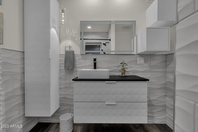 $4,000 | 4611 East Desert Drive, Phoenix, AZ 85044