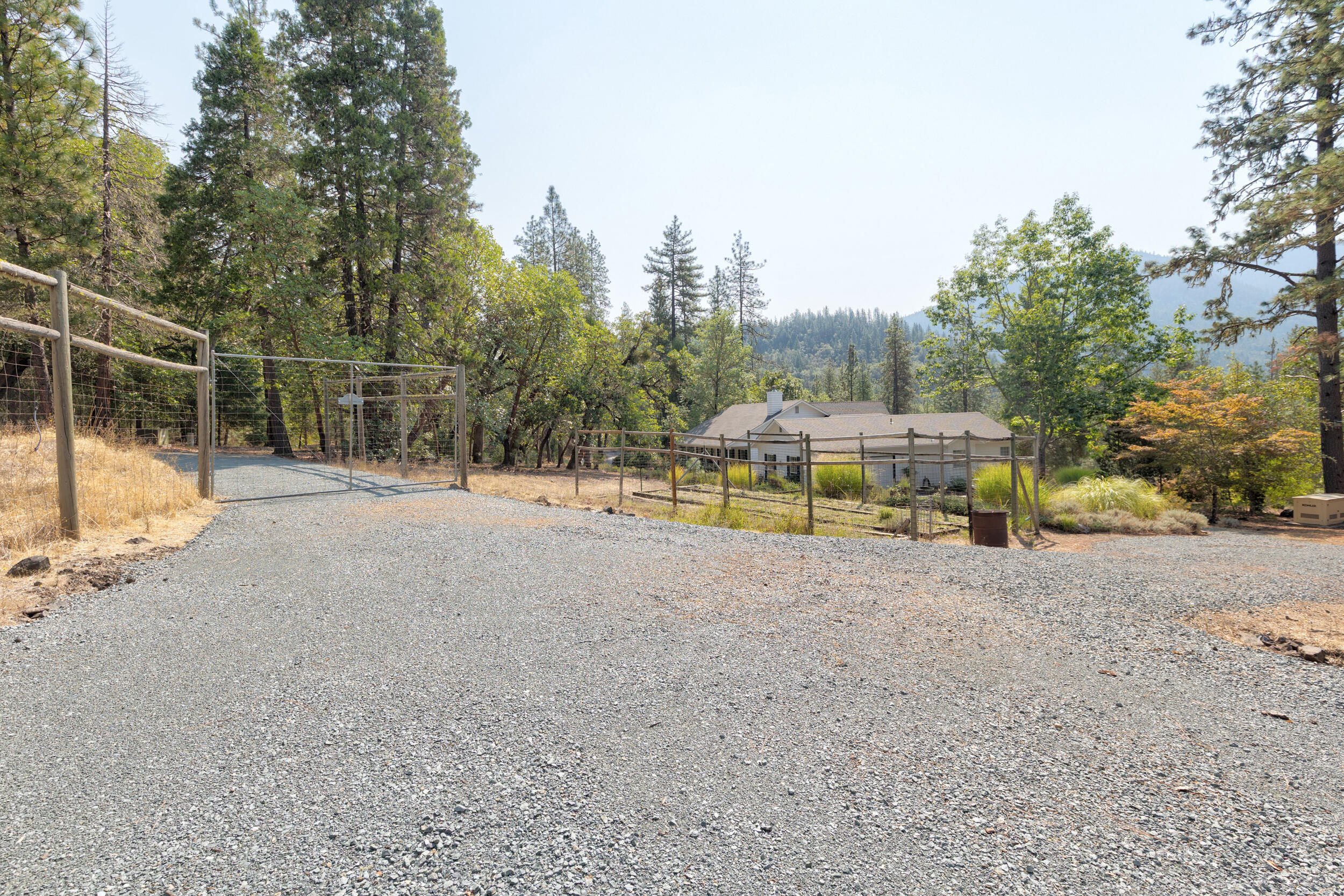 280 Naturescape Road Grants Pass, OR 97527 - Photo 39 of 60 Overflow parking