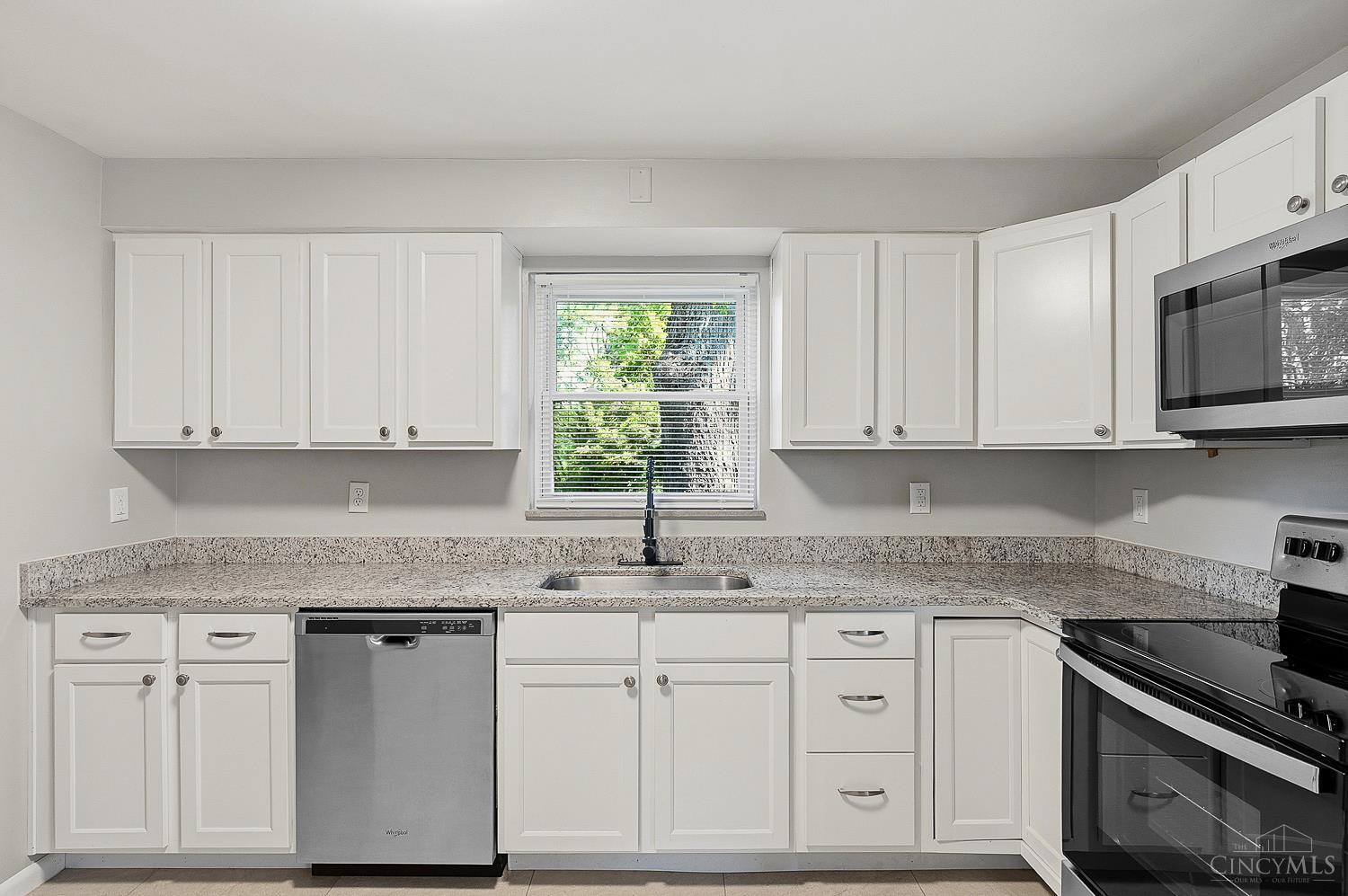 6718 Springdale Road Cincinnati, OH 45247 - Photo 10 of 34