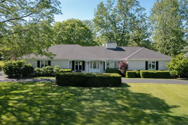 $700,000 | 1812 Prestwick Drive, Inverness, IL 60067