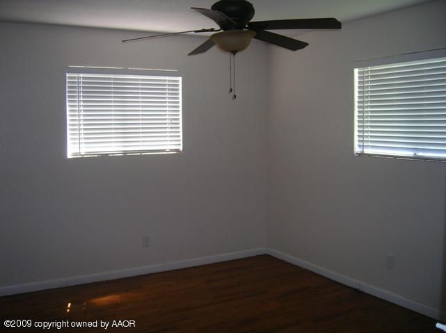 4116 South Lipscomb Street Amarillo, TX 79110 - Photo 7 of 10 an empty room with a window