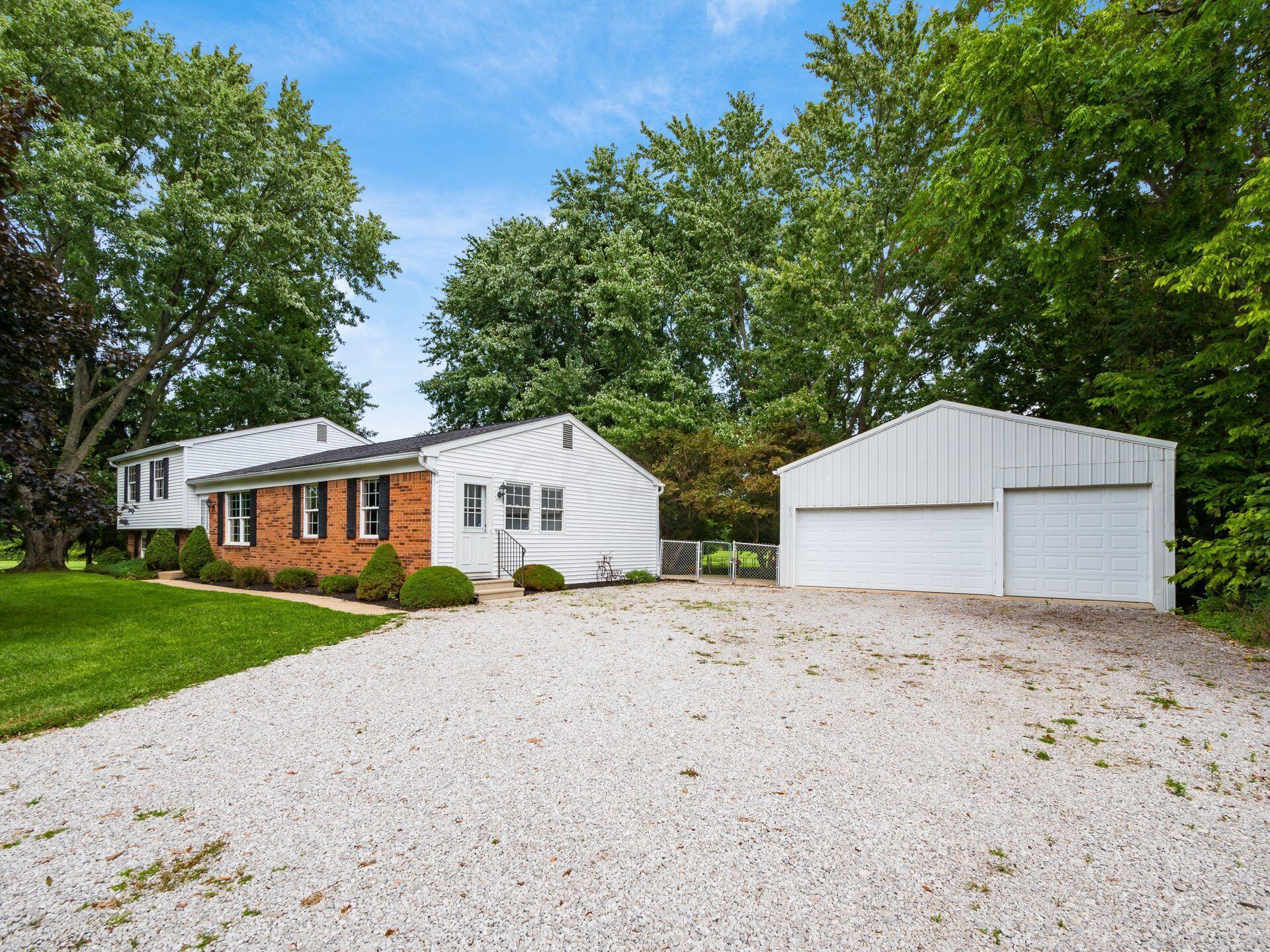 3655 Miller-Paul Road Galena, OH 43021 - Photo 4 of 49 HOUSE & OVERSIZED GARAGE