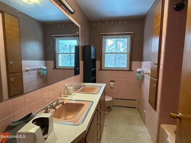 $259,900 | 14 Calumet Street, Pittsfield, MA 01201