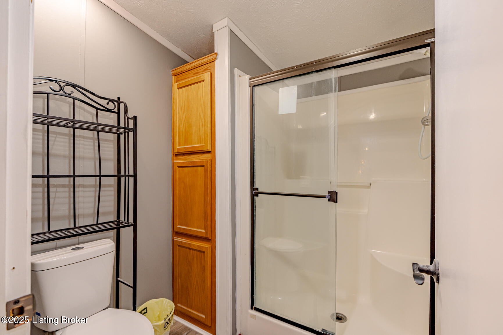 113 Persell Road Bedford, KY 40006 - Photo 23 of 37 Primary Bath