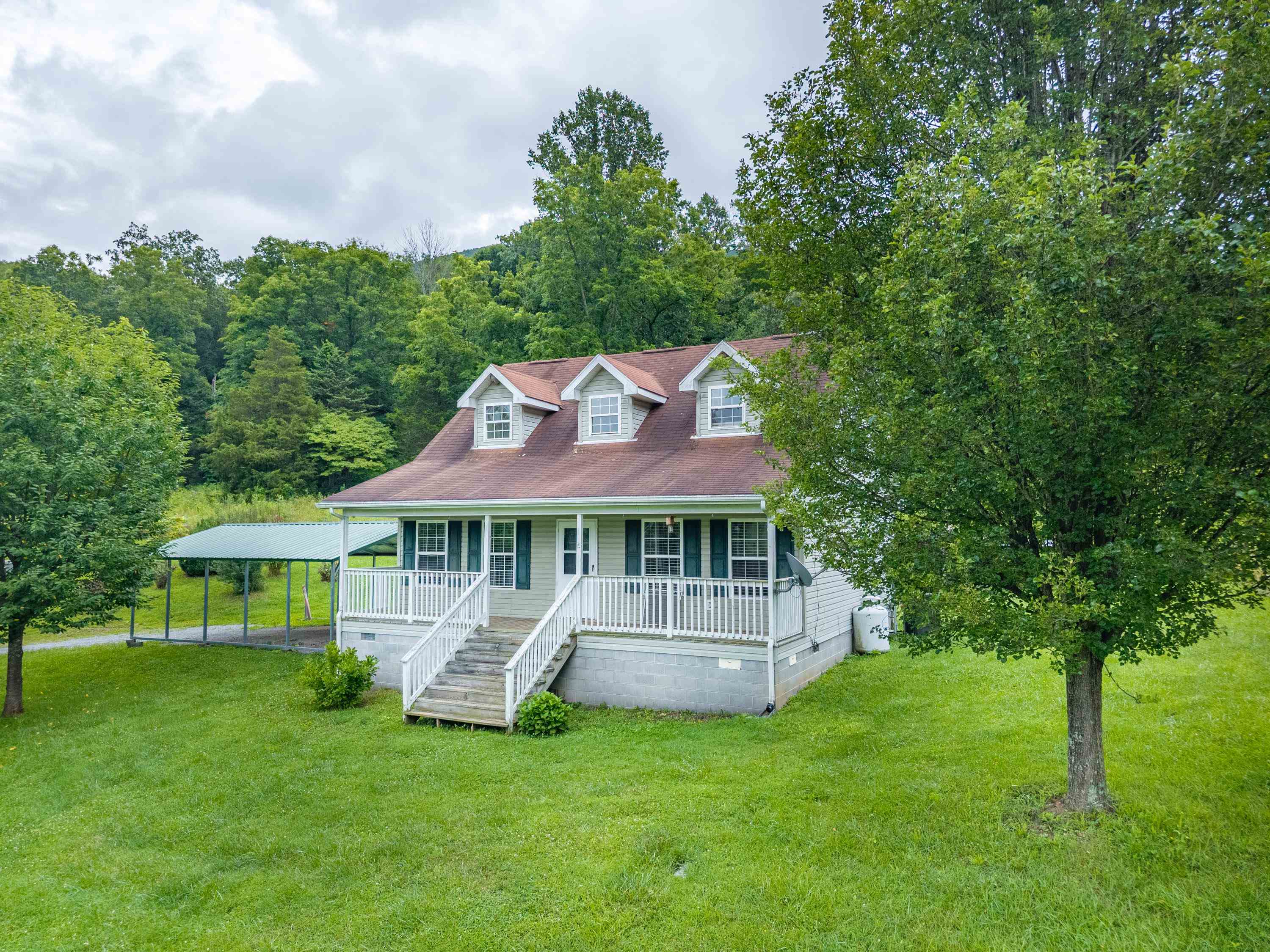 122 Walnut Grove Road Narrows, VA 24124 - Photo 3 of 83 Gallery Image 3