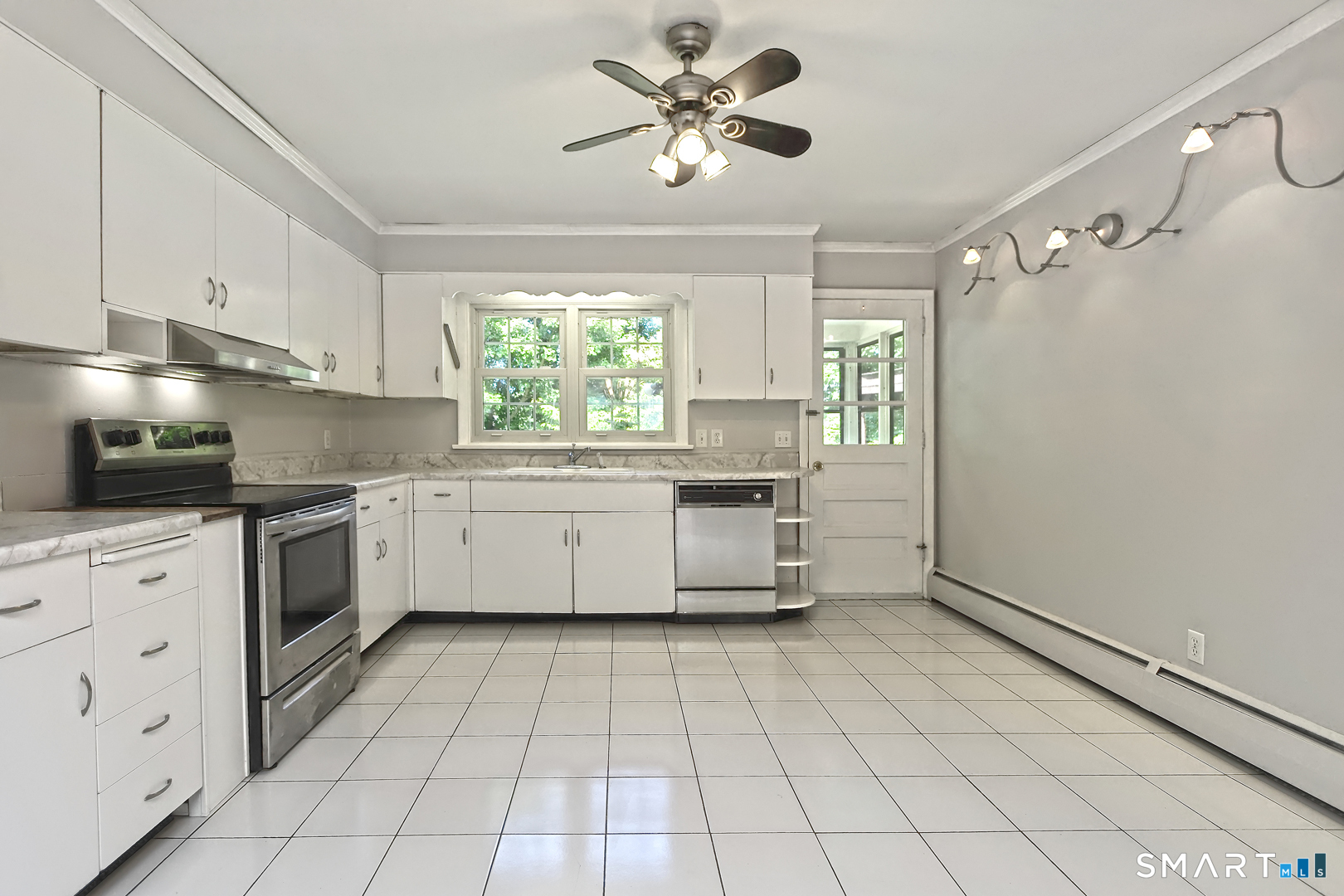 11 Winter Street Ansonia, CT 06401 - Photo 12 of 40