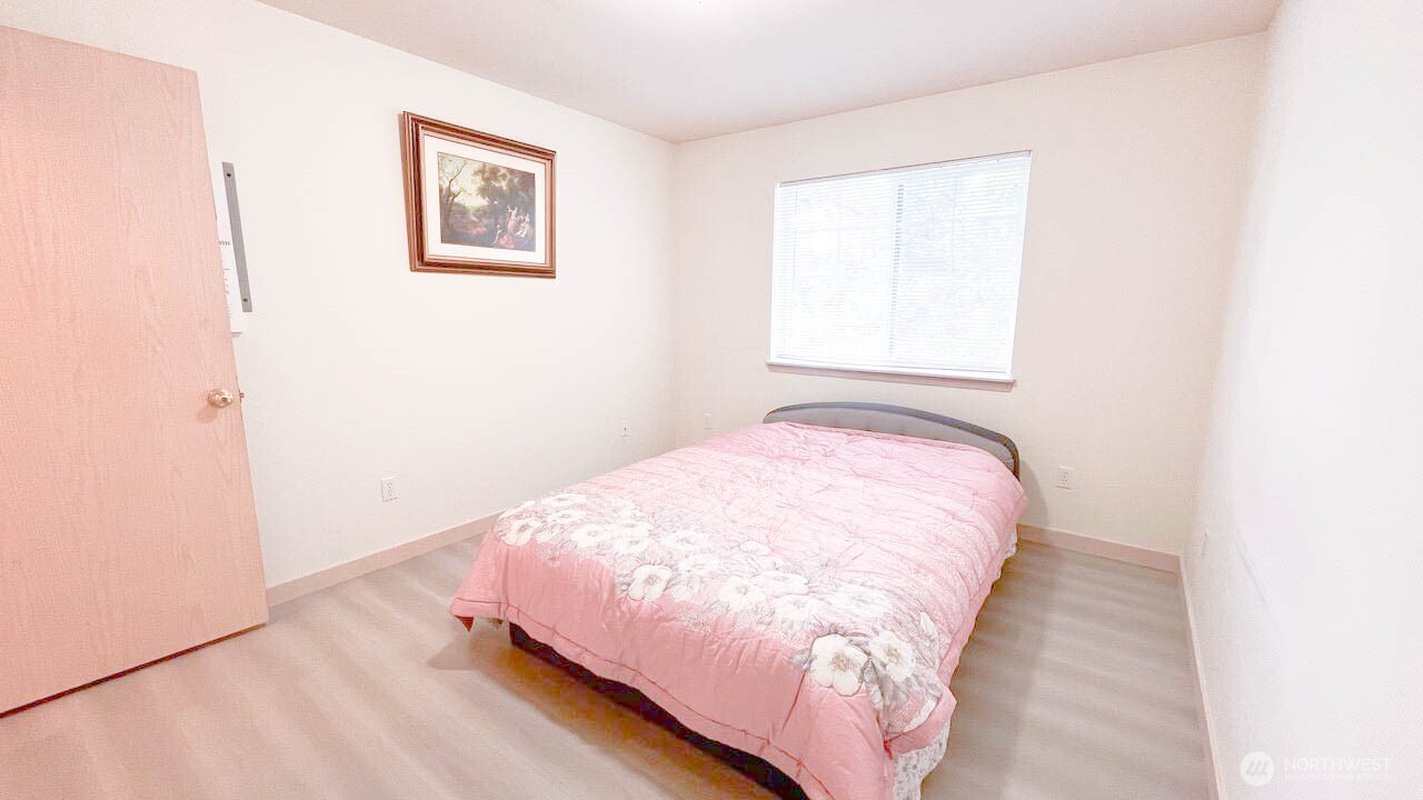 1001 West Casino Road, Unit G303 Everett, WA 98204 - Photo 17 of 22 a bedroom with a bed and a window