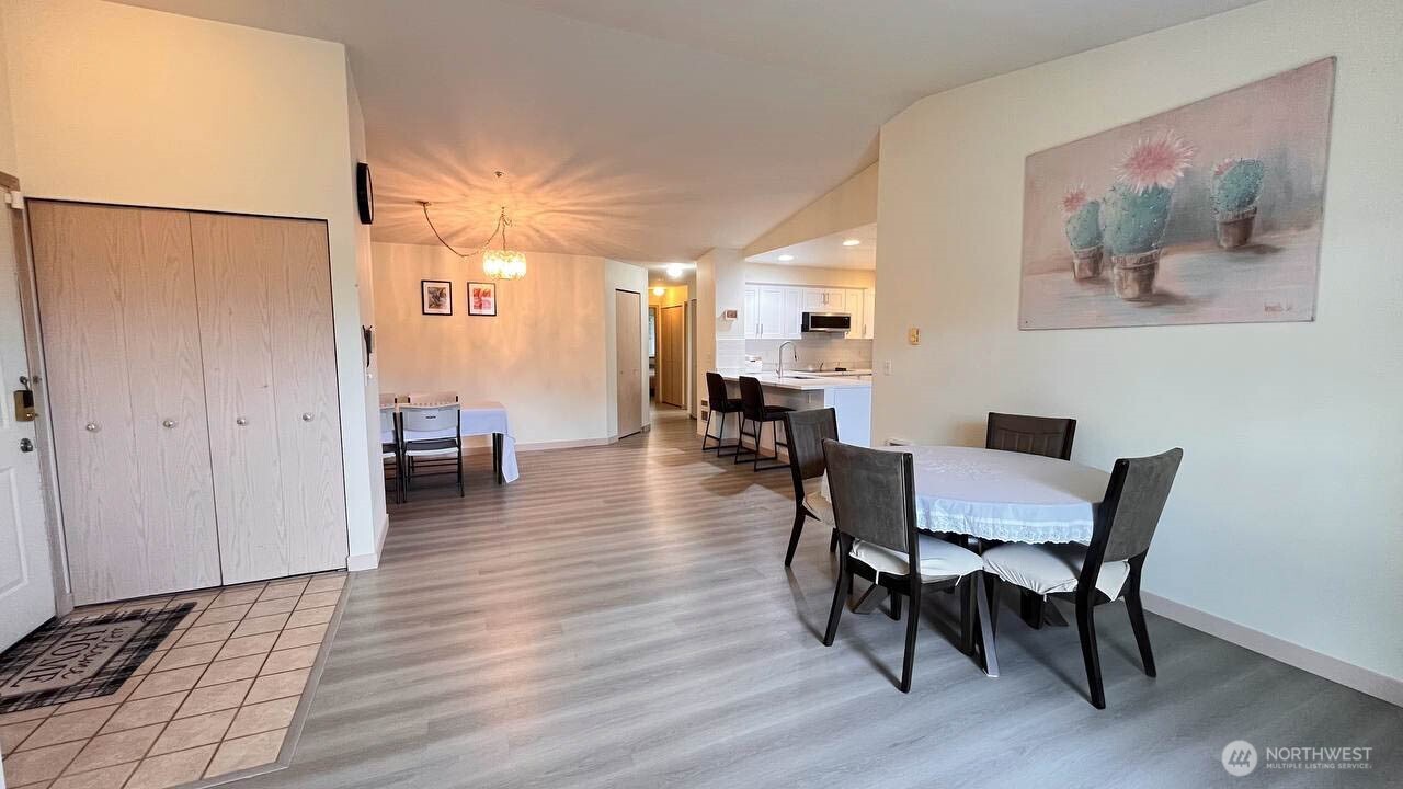 1001 West Casino Road, Unit G303 Everett, WA 98204 - Photo 5 of 22 a view of a livingroom and dining room