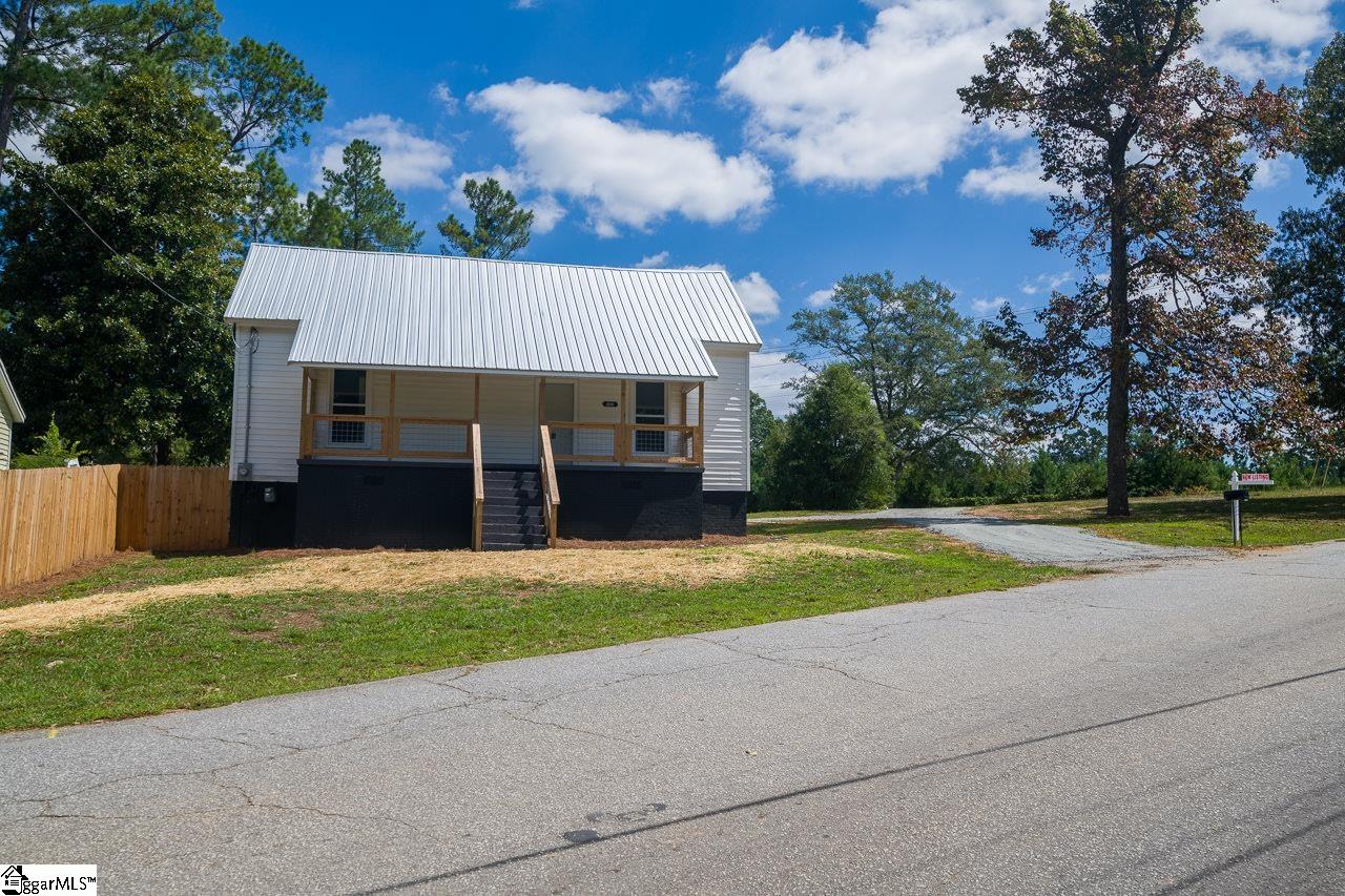 400 North Bell Street Clinton, SC 29325 - Photo 3 of 25