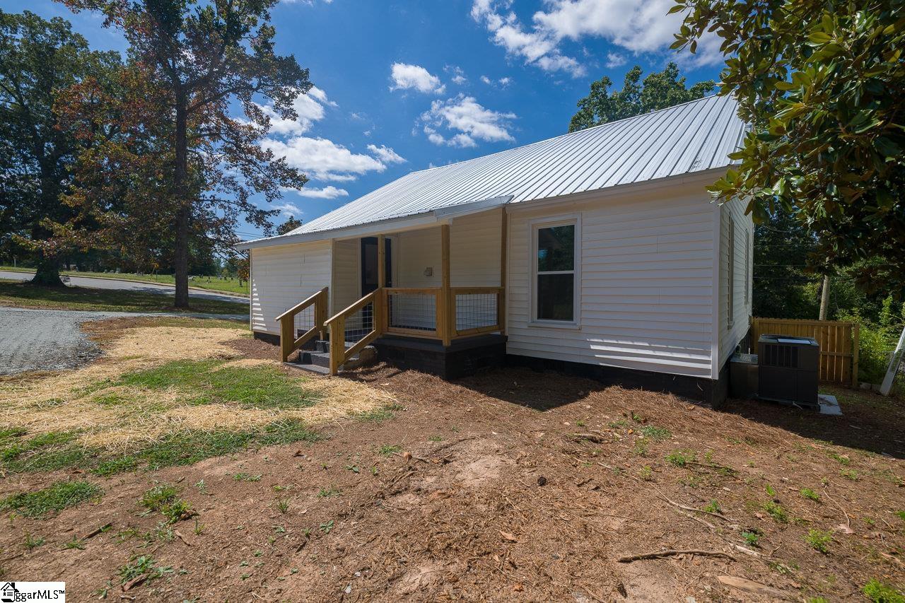 400 North Bell Street Clinton, SC 29325 - Photo 9 of 25