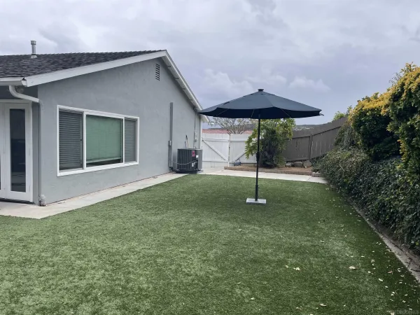 a view of backyard with pathway