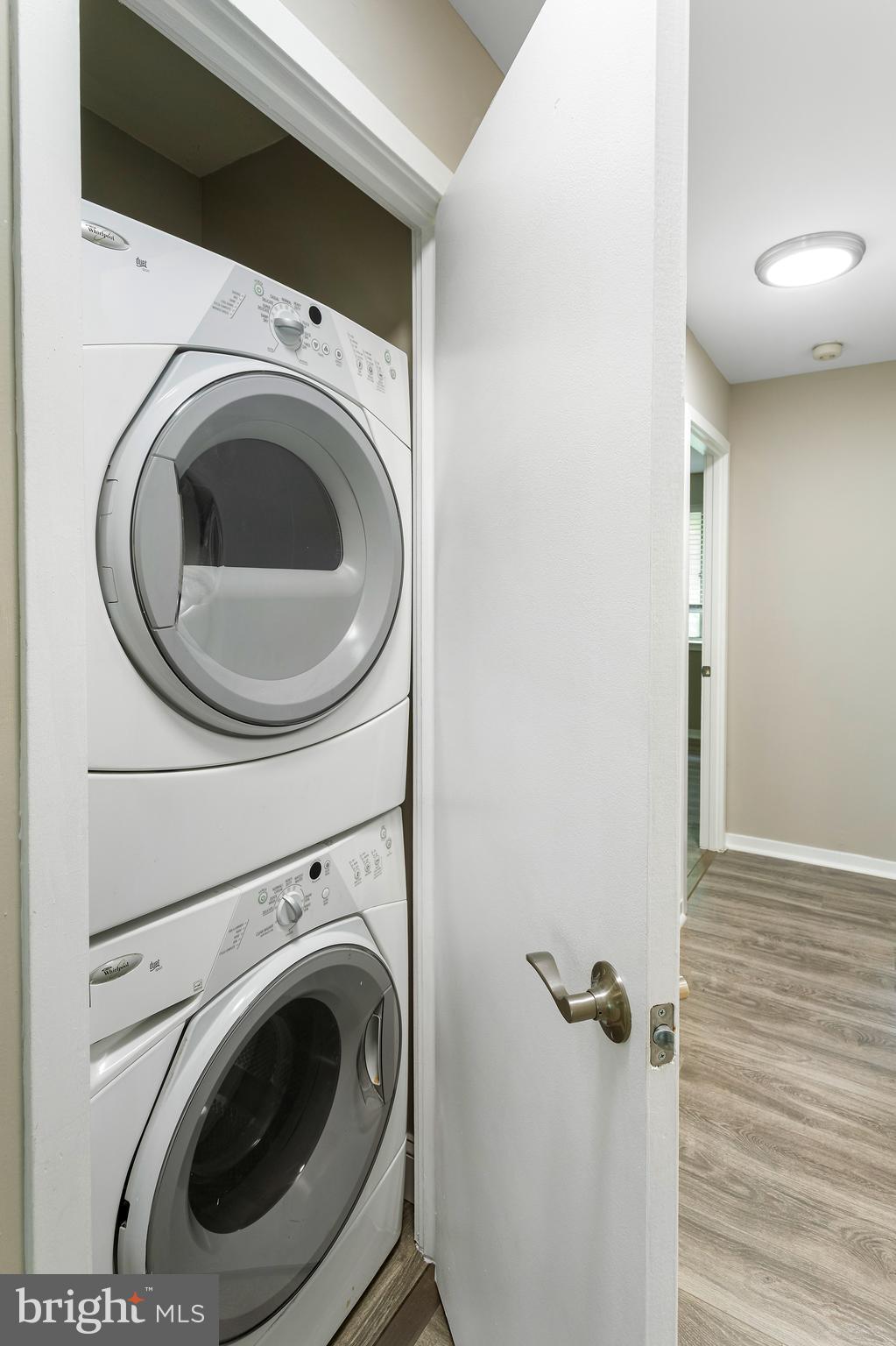 22 Andrew Place, Unit R126 Baltimore, MD 21201 - Photo 24 of 33 In unit Washer/Dryer