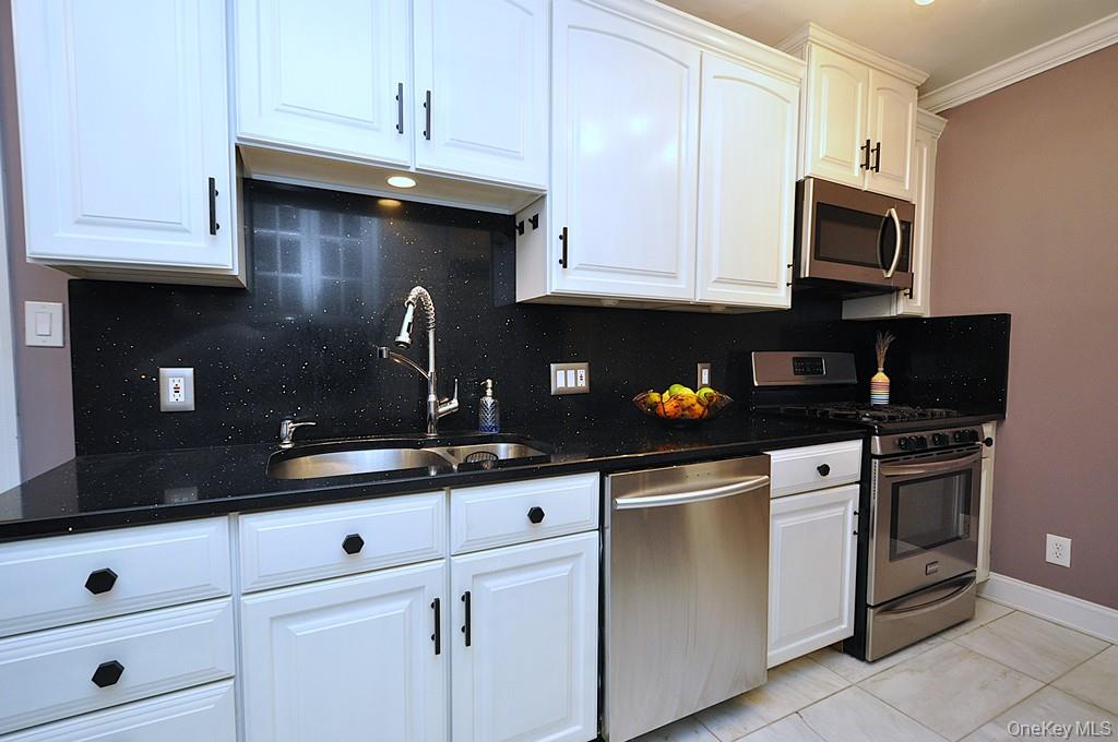 280 Bronxville Road, Unit 4O Bronxville, NY 10708 - Photo 4 of 45