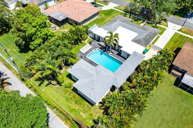 $1,289,999 | 235 Southeast 6th Street, Dania Beach, FL 33004