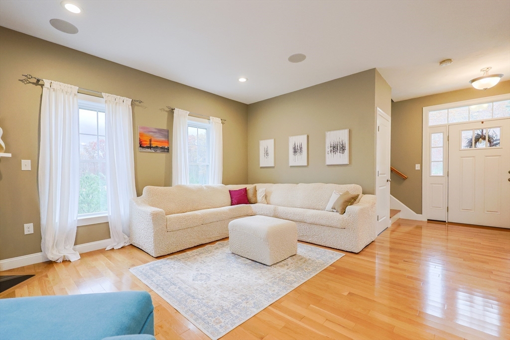 23 Rifleman Way Uxbridge, MA 01569 - Photo 3 of 41 Gallery Image 3