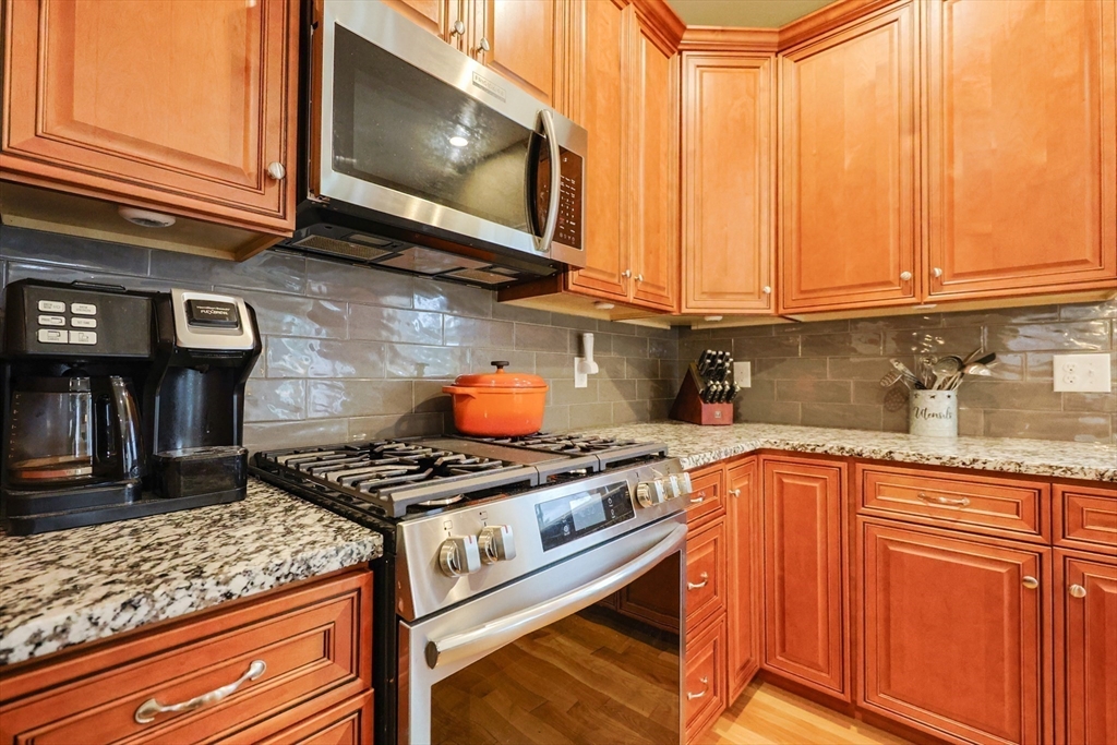 23 Rifleman Way Uxbridge, MA 01569 - Photo 8 of 41 Gallery Image 8