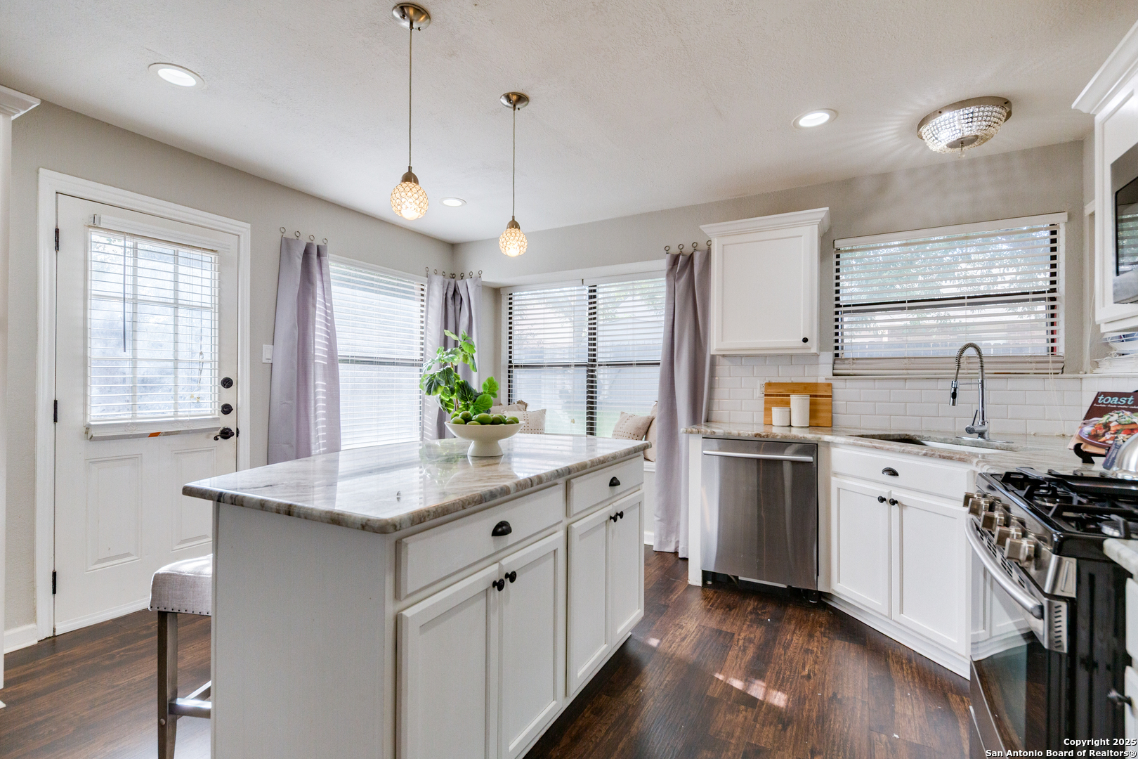 7570 Tantivity San Antonio, TX 78249 - Photo 10 of 24