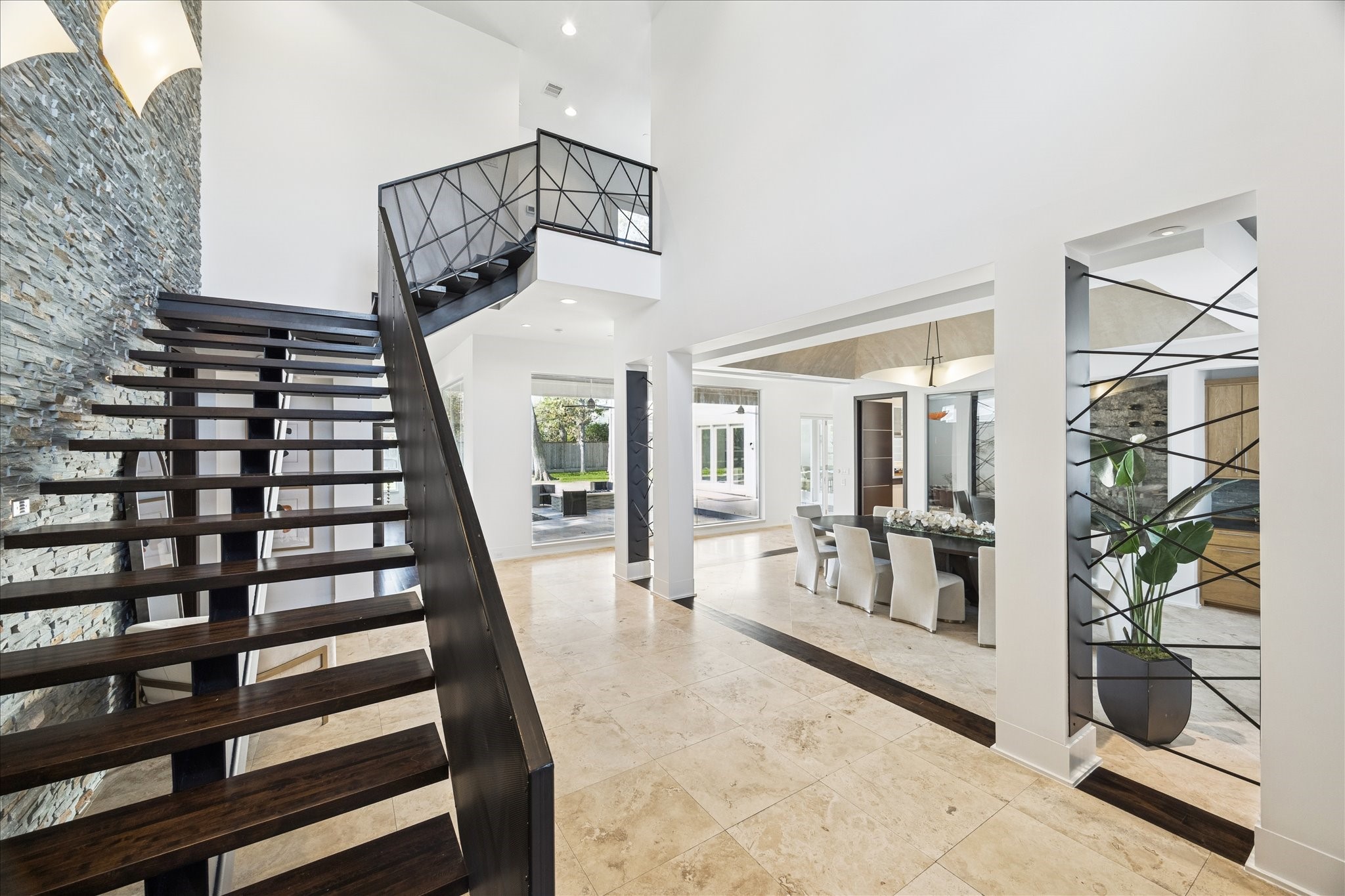 243 Piney Point Road Houston, TX 77024 - Photo 15 of 36