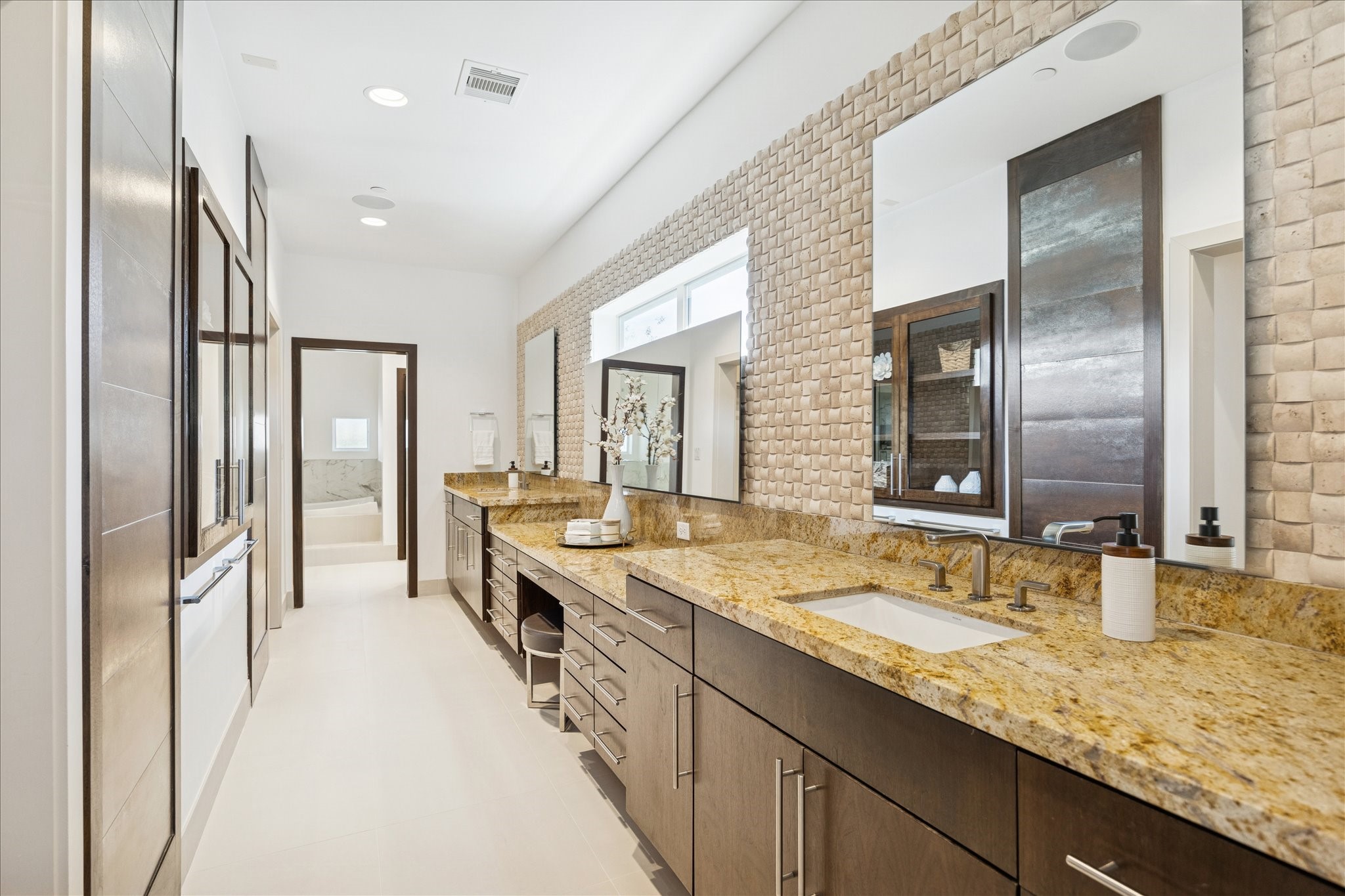 243 Piney Point Road Houston, TX 77024 - Photo 18 of 36