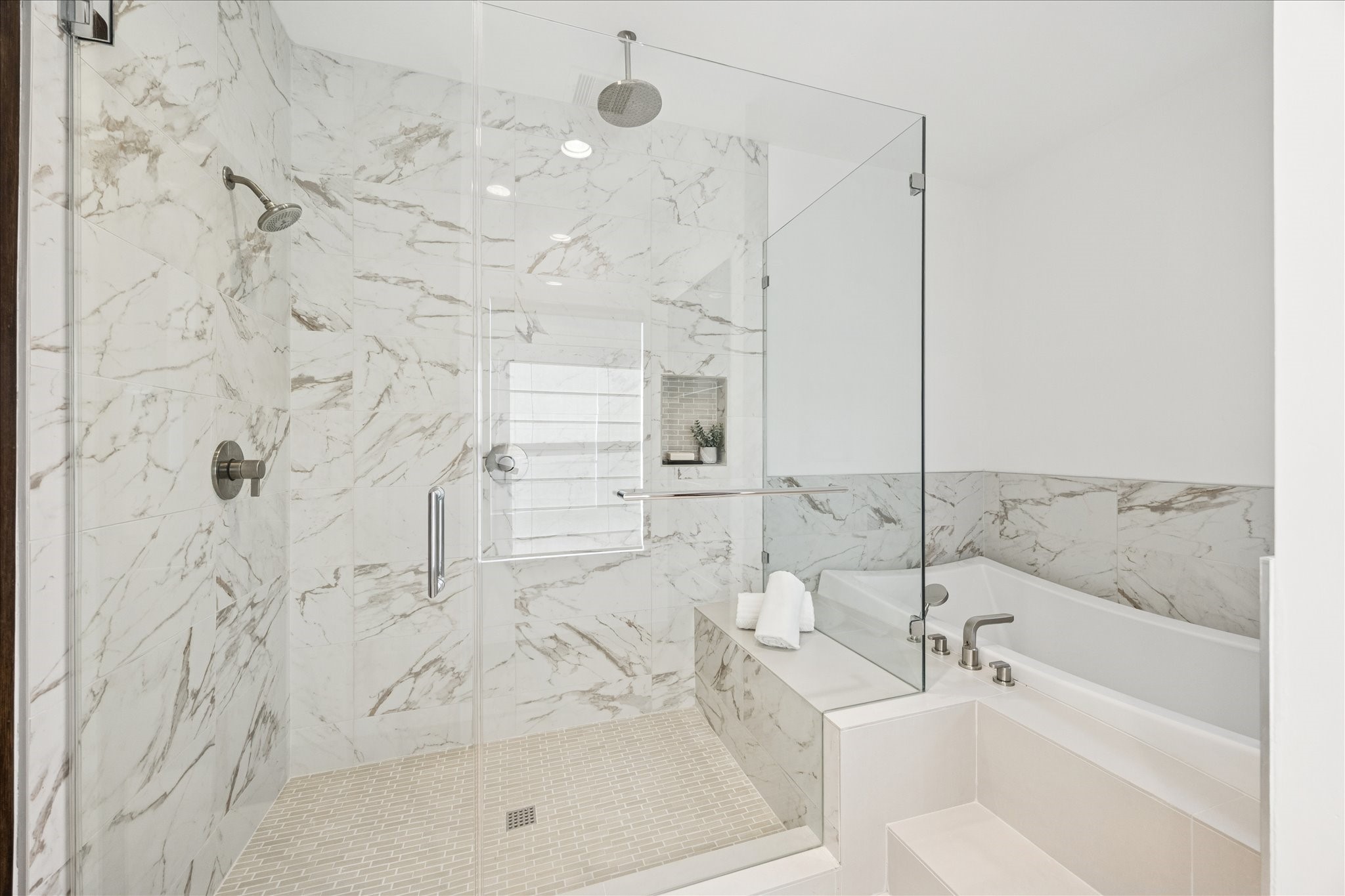 243 Piney Point Road Houston, TX 77024 - Photo 19 of 36