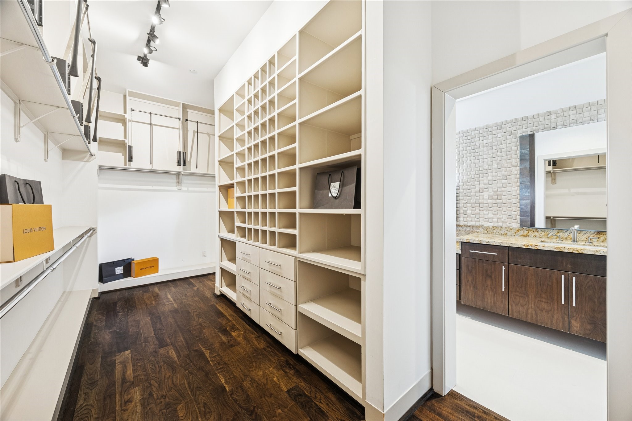 243 Piney Point Road Houston, TX 77024 - Photo 20 of 36