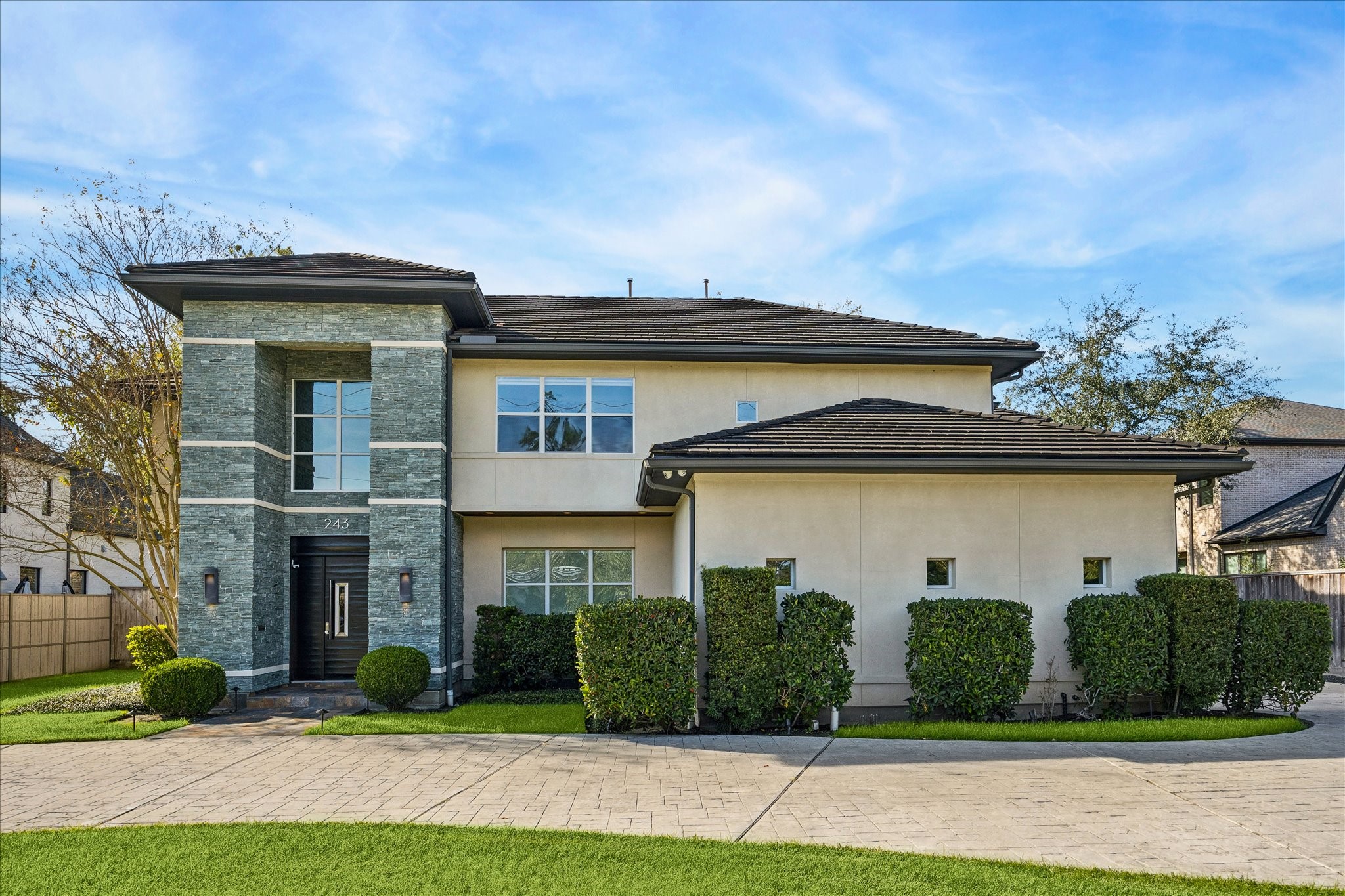 243 Piney Point Road Houston, TX 77024 - Photo 2 of 36