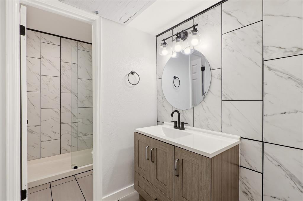 10526 Stone Canyon Road, Unit 201 Dallas, TX 75230 - Photo 15 of 27 Gallery Image 15