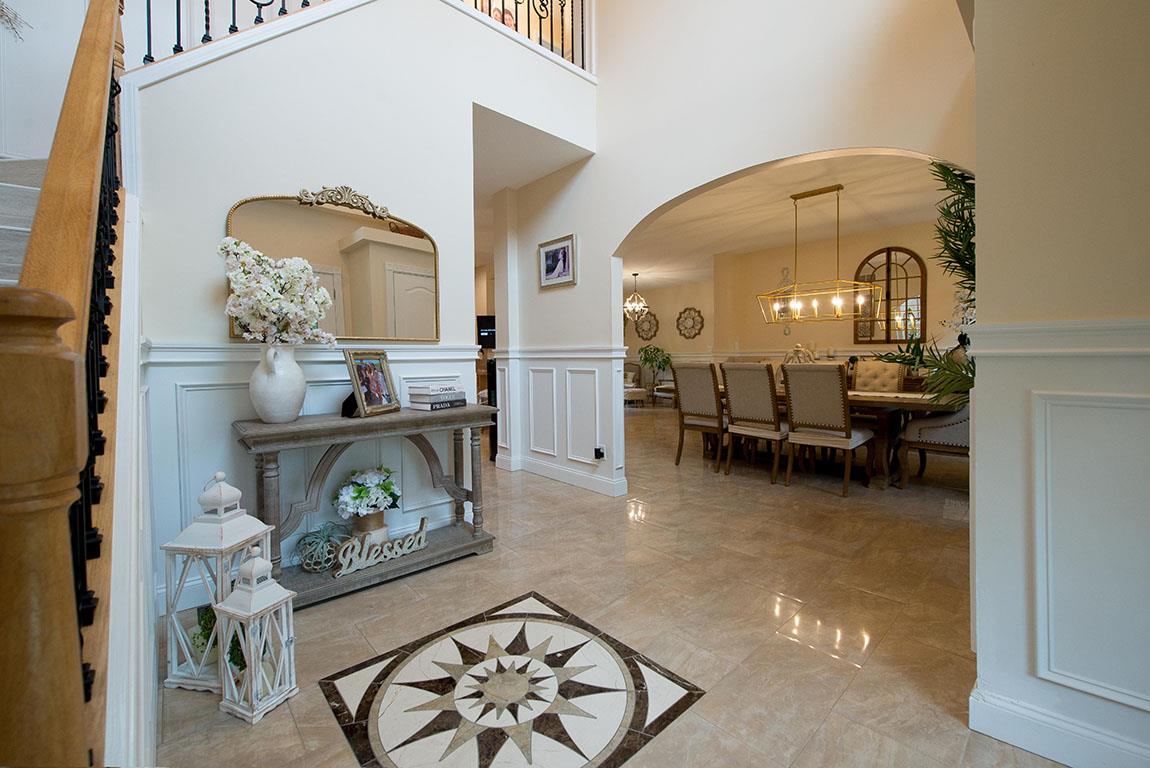 16 Kukas Road Monticello, NY 12701 - Photo 2 of 47 a living room with furniture and a mirror
