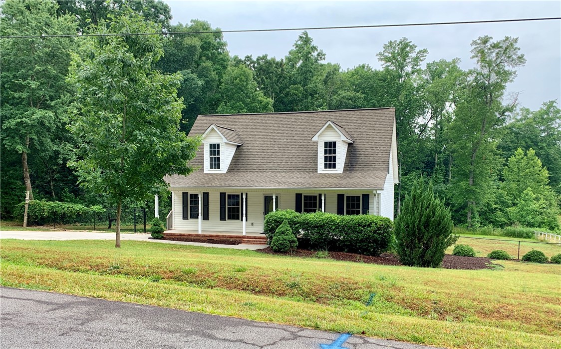 105 Colonial Drive Pelzer, SC 29669 - Photo 2 of 33 Gallery Image 2