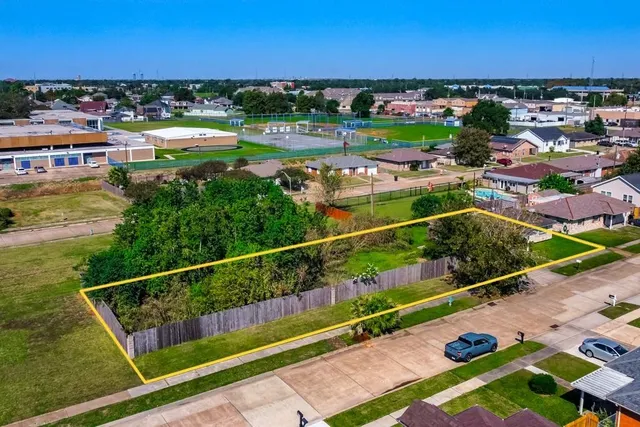 $40,000 | 2324 Congressman Hebert Drive, Chalmette, LA 70043