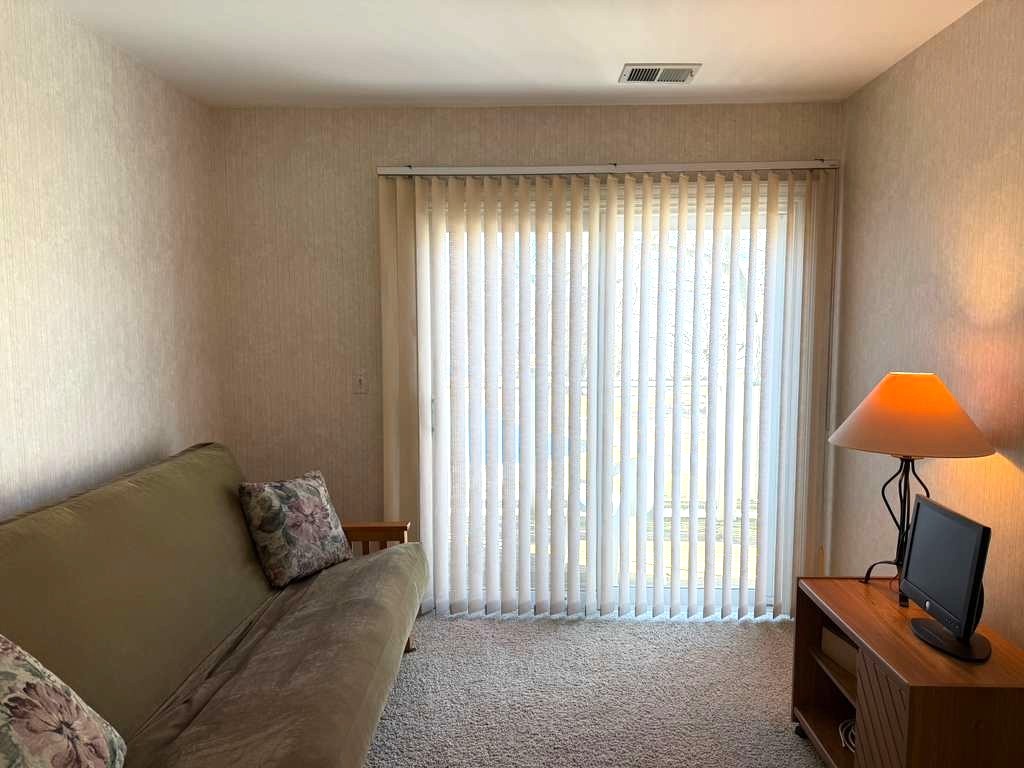 1410 Tulip Court, Unit D2 Wheeling, IL 60090 - Photo 14 of 30 a living room with furniture and a window