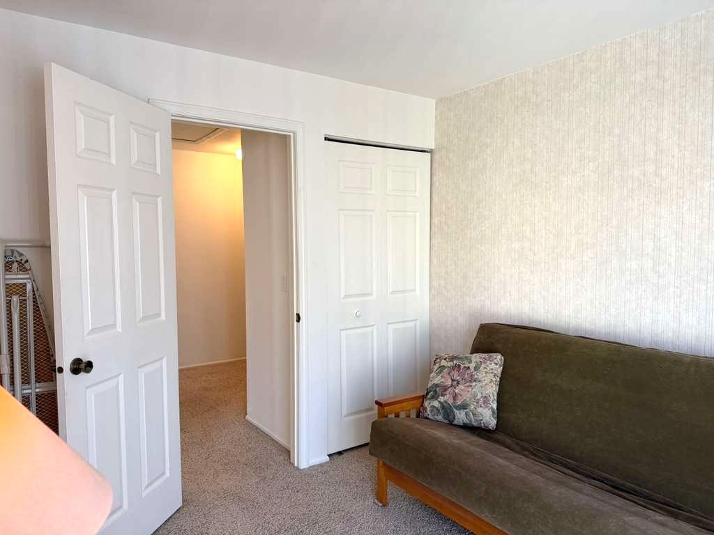 1410 Tulip Court, Unit D2 Wheeling, IL 60090 - Photo 15 of 30 a living room with furniture and a window