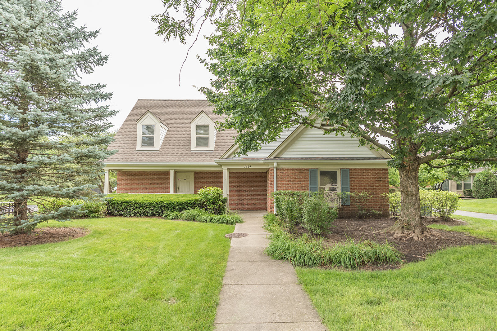 1410 Tulip Court, Unit D2 Wheeling, IL 60090 - Photo 21 of 30 a front view of house with yard and green space