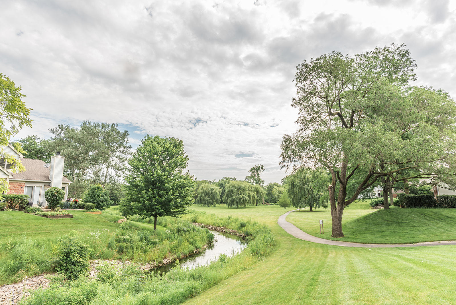 1410 Tulip Court, Unit D2 Wheeling, IL 60090 - Photo 24 of 30 a view of a garden with large trees