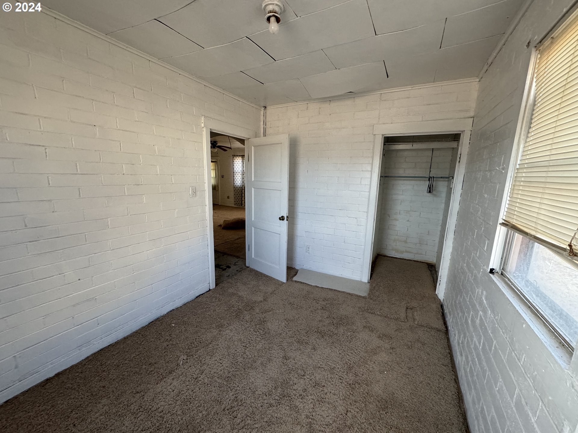 66350 Upper Rock Creek Road Arlington, OR 97812 - Photo 25 of 27 an empty room with windows