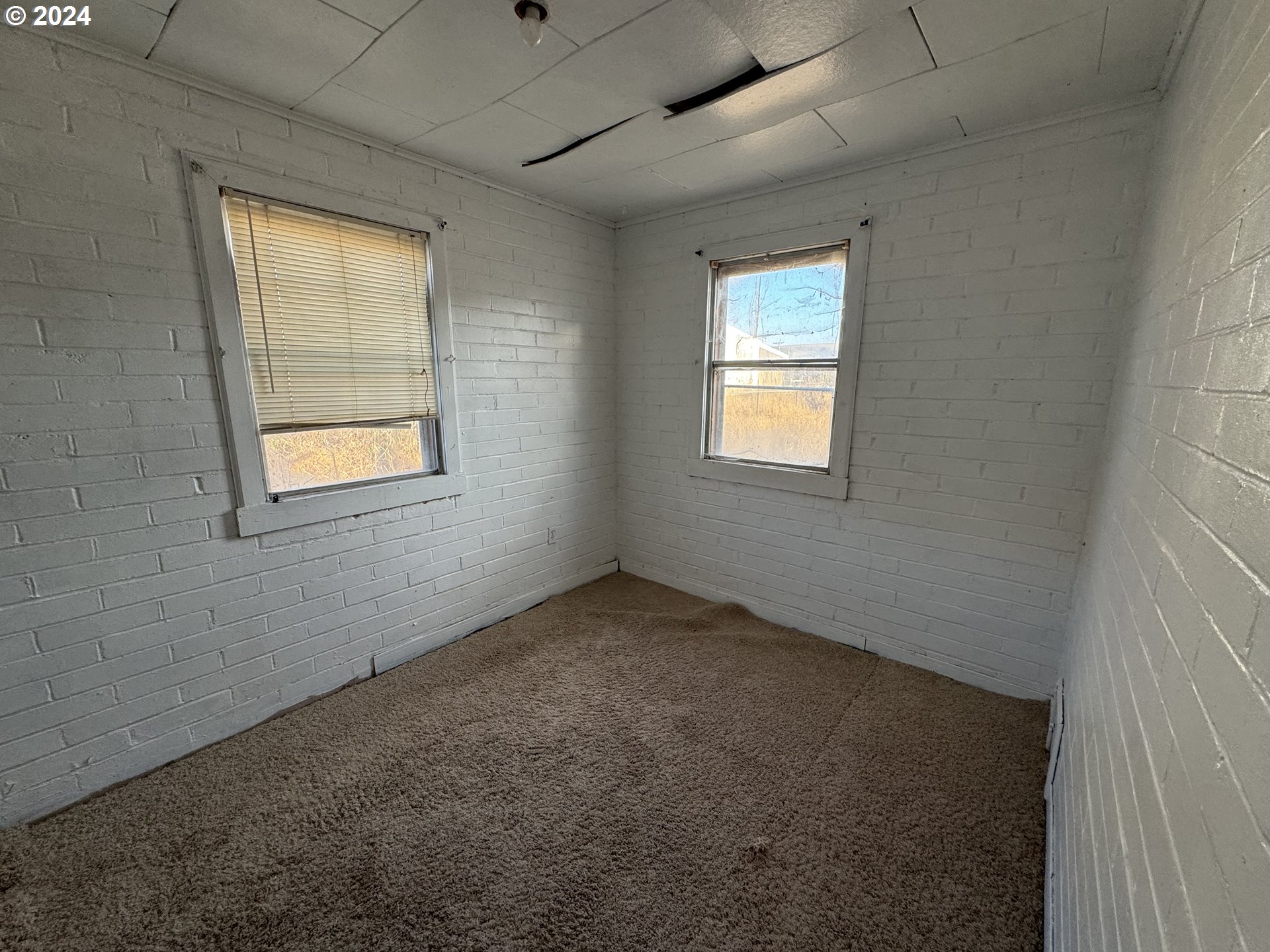66350 Upper Rock Creek Road Arlington, OR 97812 - Photo 26 of 27 an empty room with a window