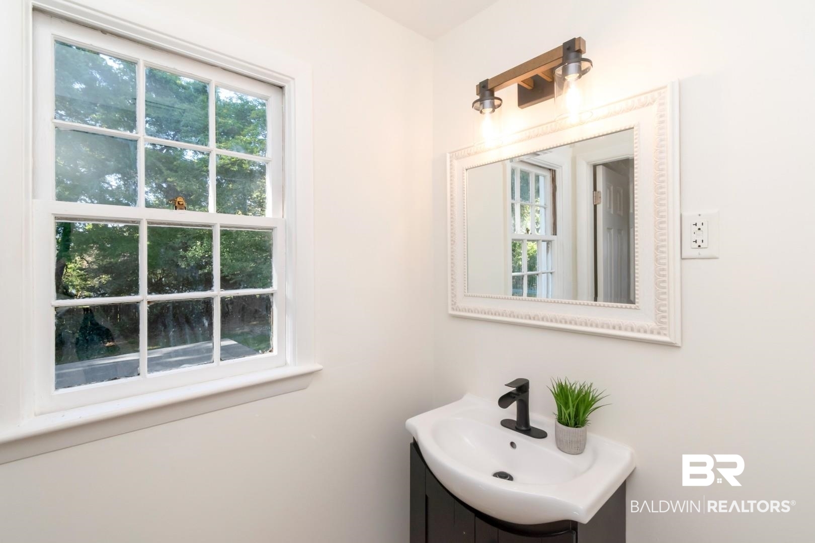 115 Pineridge Road Daphne, AL 36526 - Photo 24 of 34 Bathroom with vanity
