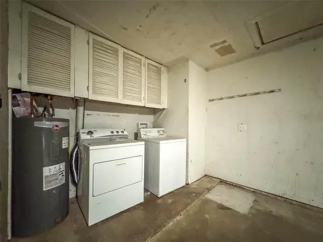 a view of a storage & utility room with washer and dryer