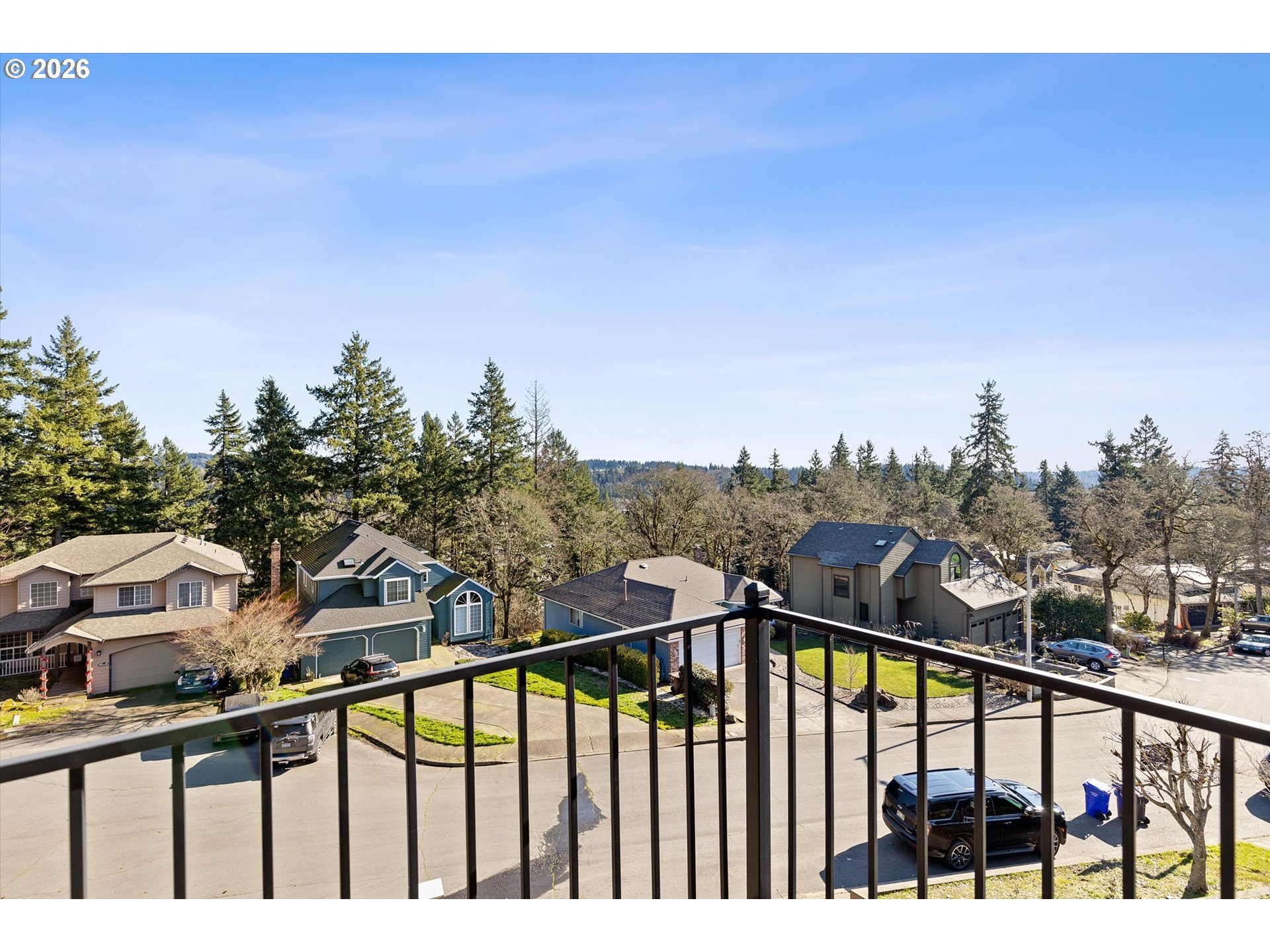 7655 Ridgewood Drive Gladstone, OR 97027 - Photo 17 of 27 a view of city from a balcony