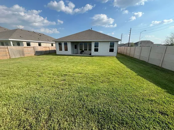 a view of a house with a backyard