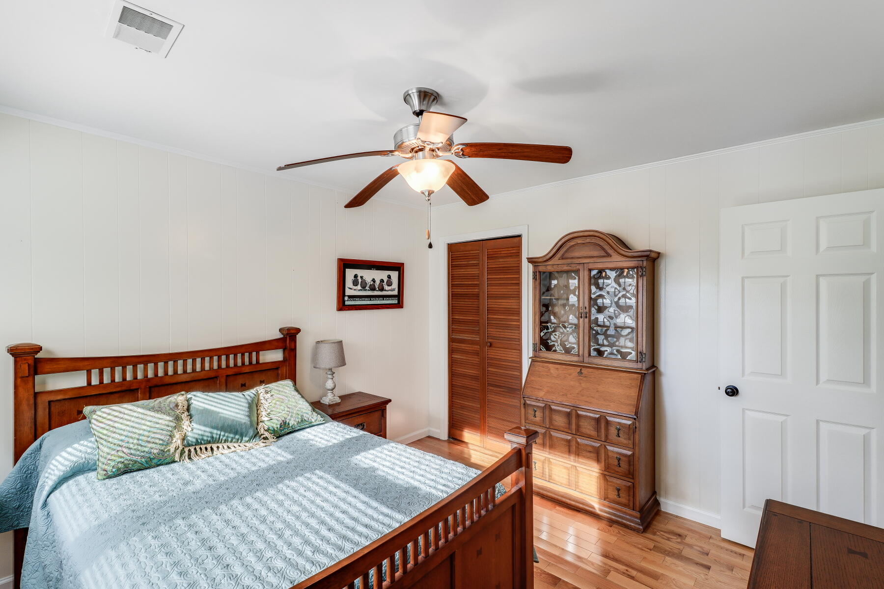 1728 Pinckney Park Drive, Unit B Charleston, SC 29407 - Photo 11 of 18 12 1728 B Front Bedroom
