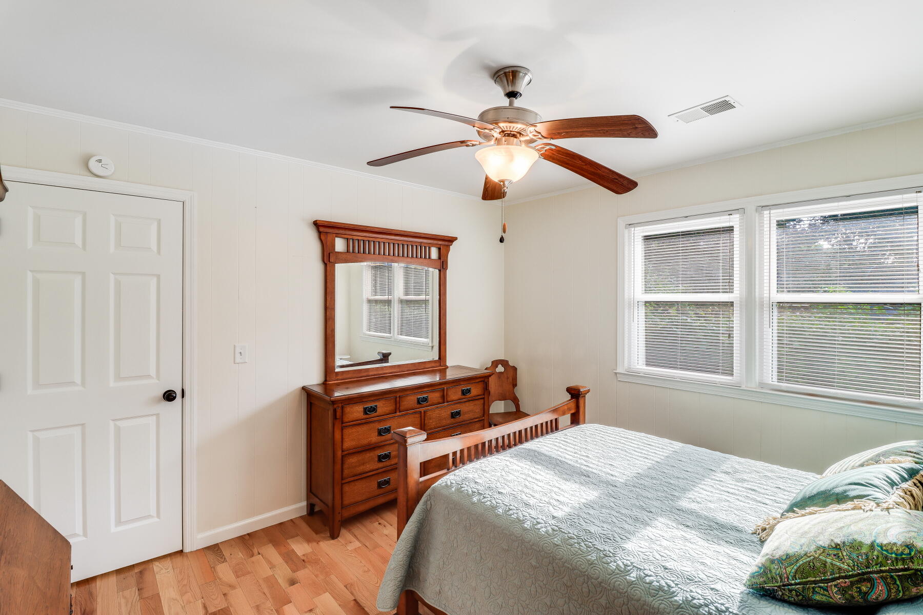 1728 Pinckney Park Drive, Unit B Charleston, SC 29407 - Photo 12 of 18 13 1728 B Front Bedroom