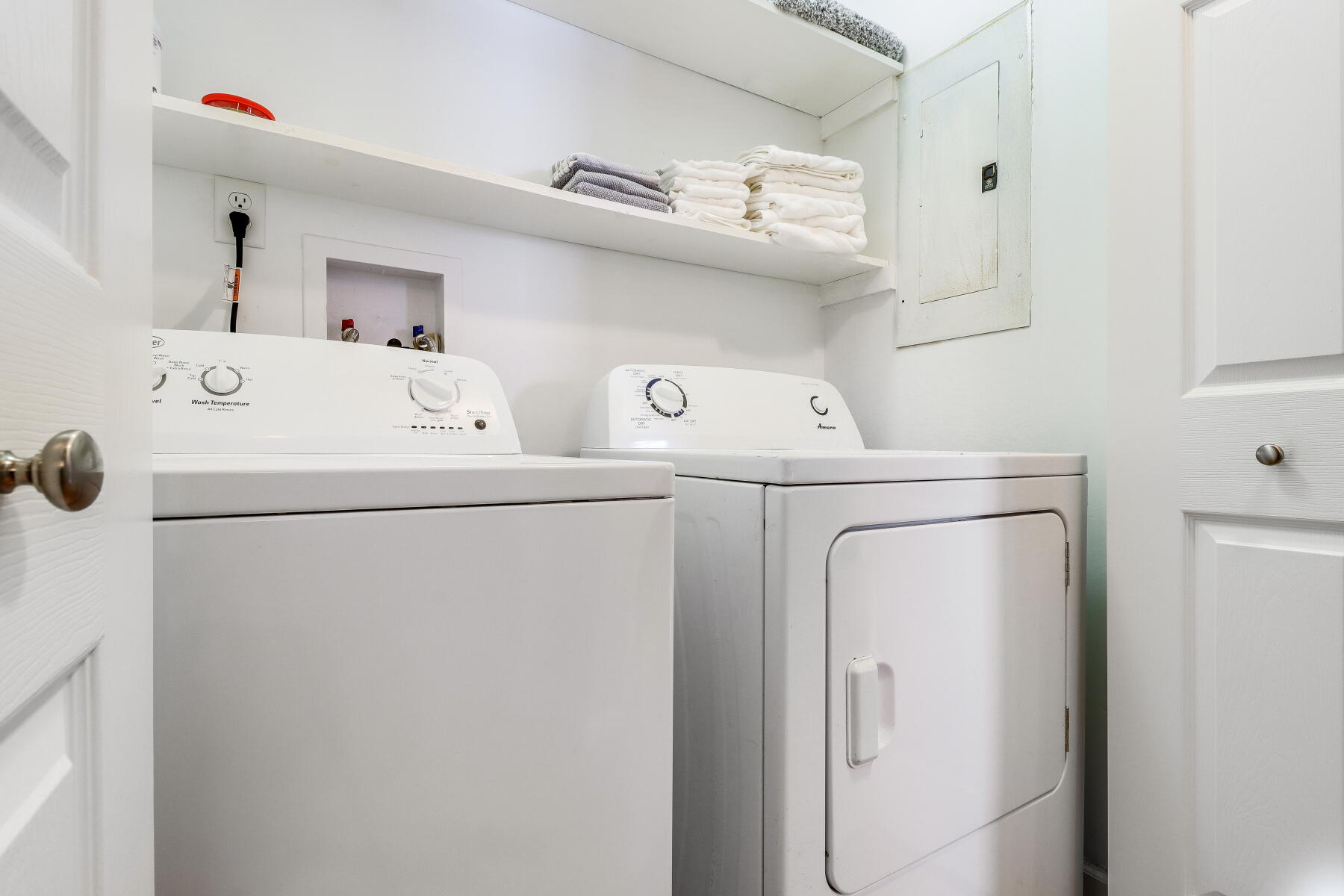 1728 Pinckney Park Drive, Unit B Charleston, SC 29407 - Photo 14 of 18 15 1728 B Laundry