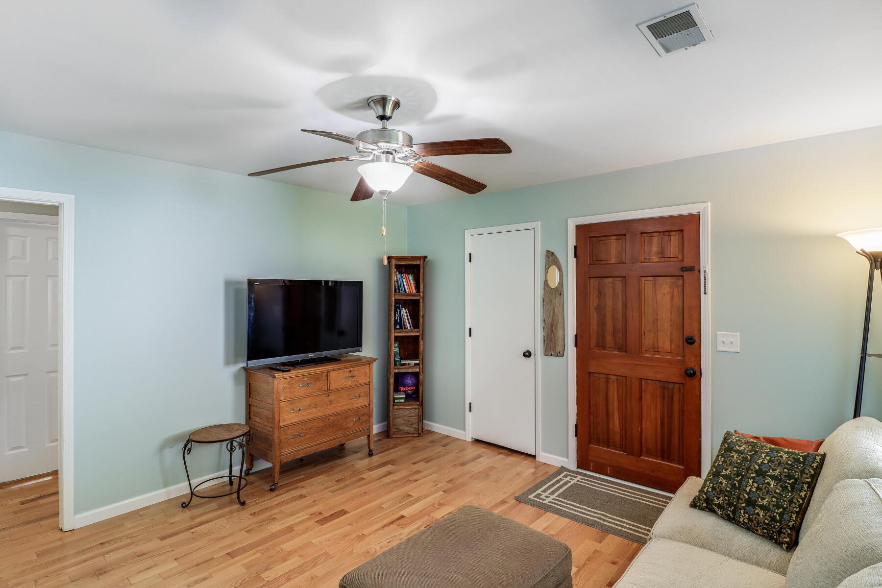 1728 Pinckney Park Drive, Unit B Charleston, SC 29407 - Photo 3 of 18 04 1728 B Living Rm