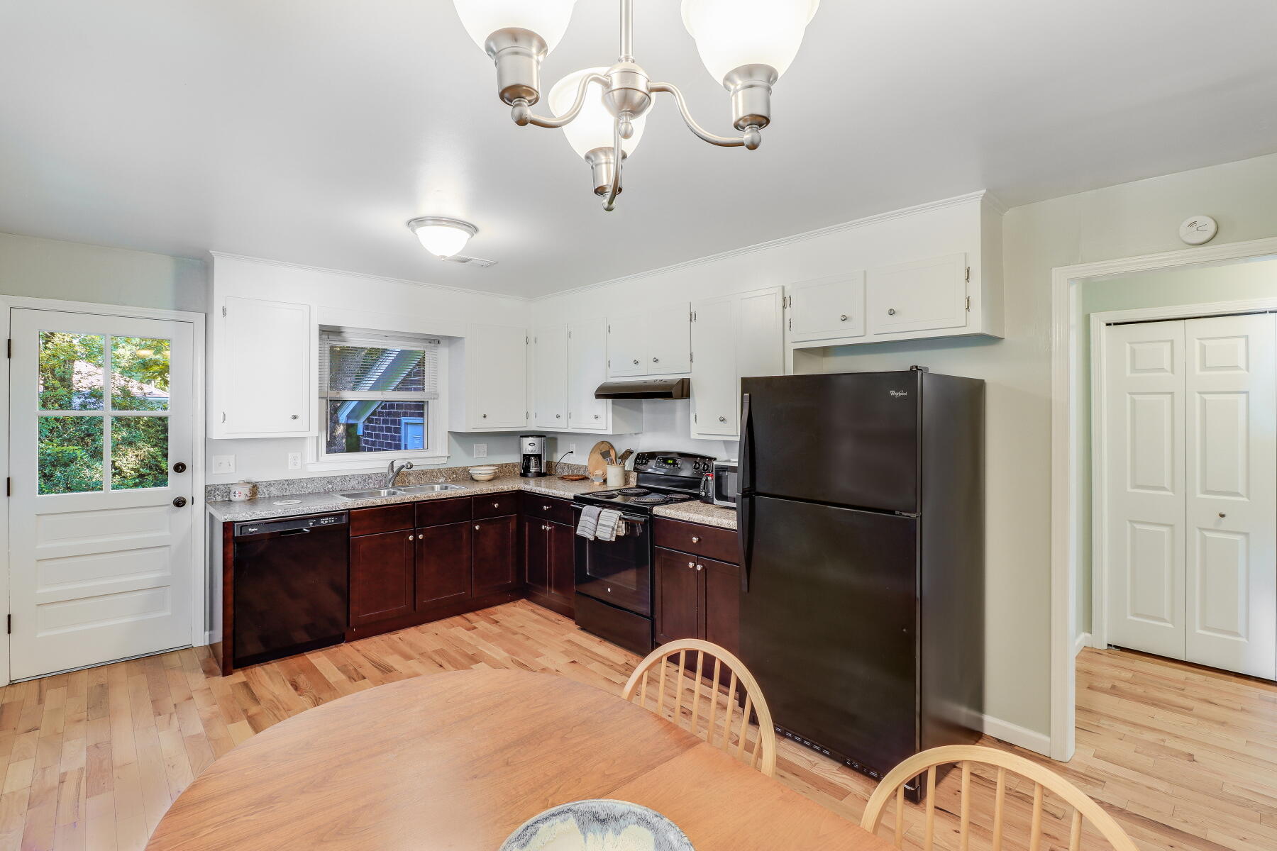 1728 Pinckney Park Drive, Unit B Charleston, SC 29407 - Photo 5 of 18 06 1728 B Kitchen