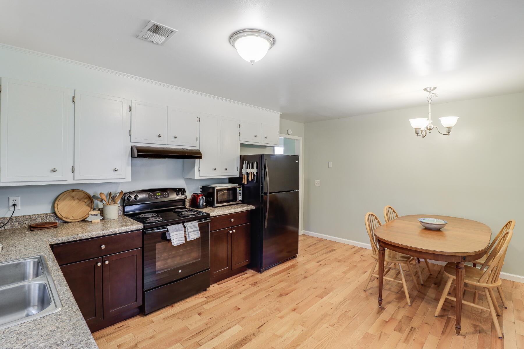 1728 Pinckney Park Drive, Unit B Charleston, SC 29407 - Photo 6 of 18 07 1728 B Kitchen