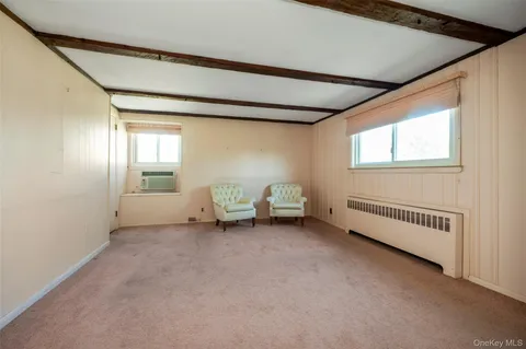 $899,000 | 190 West Waukena Avenue, Oceanside, NY 11572
