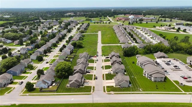 $329,000 | 1303 South 4th Street East, Louisburg, KS 66053