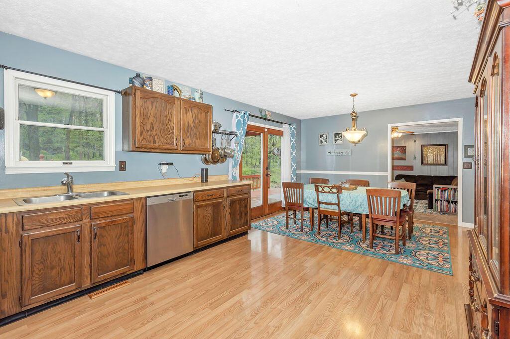 887 Blacksnake Road Utica, OH 43080 - Photo 9 of 60 6-Kitchen